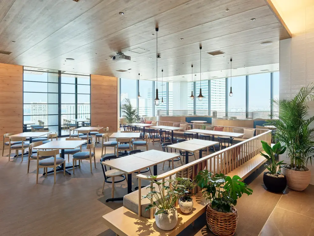 横浜・みなとみらいの絶景と楽しむ、新緑香る初夏のご褒美タイム「抹茶とチェリーのアフタヌーンティー」と3種のシーズナルカクテル 画像 3