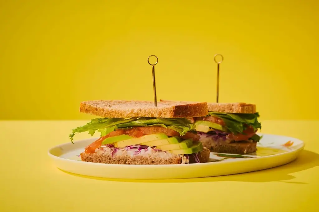 【大阪ステーションホテル、オートグラフ コレクション】とろける甘みと濃密な味わい　マンゴーアフタヌーンティー　太陽の恵み感じるジューシーな果肉が彩るスイーツ　ハーブ香るトロピカルなパフェも登場 画像 4