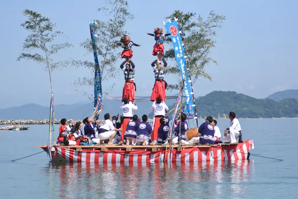 天高く人が連なる迫力の演舞――ゴールデンウィークから始まる今治の春祭りで披露される伝統芸能「継ぎ獅子」【愛媛県今治市】 画像 3