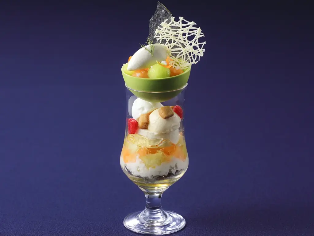 名古屋のホテルで、初夏の果実に溺れる。名古屋東急ホテル、瑞々しい「メロン」と宝石のような「チェリー」を主役にした贅沢パフェが５月・６月連続で登場！ 画像 2