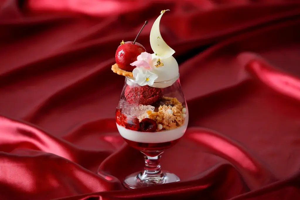 名古屋のホテルで、初夏の果実に溺れる。名古屋東急ホテル、瑞々しい「メロン」と宝石のような「チェリー」を主役にした贅沢パフェが５月・６月連続で登場！ 画像 3