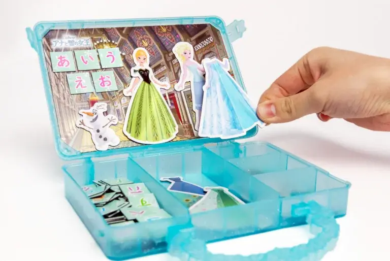 ディズニーキャラクターと楽しく学べる！「アナと雪の女王　あいうえお＆きせかえトランク」が付録の学習ムック『おけいこだいすき　ひらがなマスター号』が新発売！ 画像 7