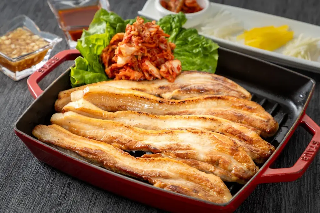 韓国グルメの“沼”にハマる！「韓国ブッフェ K-Food Holic Vol.2」が6月開催決定。約30種の料理＆スイーツをネオンが煌めく韓国夜市風の空間で味わい尽くす。 画像 4
