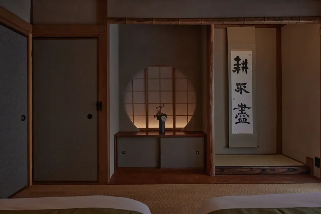 【奈良/三条】古都に浸り、檜風呂とサウナで “ととのう” 滞在。一棟貸し宿「えにし 奈良三条」2026年5月3日（日）グランドオープン。 画像 14