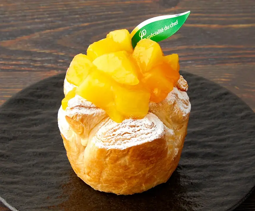 禁断の組み合わせ！？“アップルパイ×マンゴー”の新感覚スイーツ”「Apple Cup マンゴー」を 焼きたてパイ専門店「PIE mania(パイマニア)」で5月11日(月)より期間限定で販売 画像 2