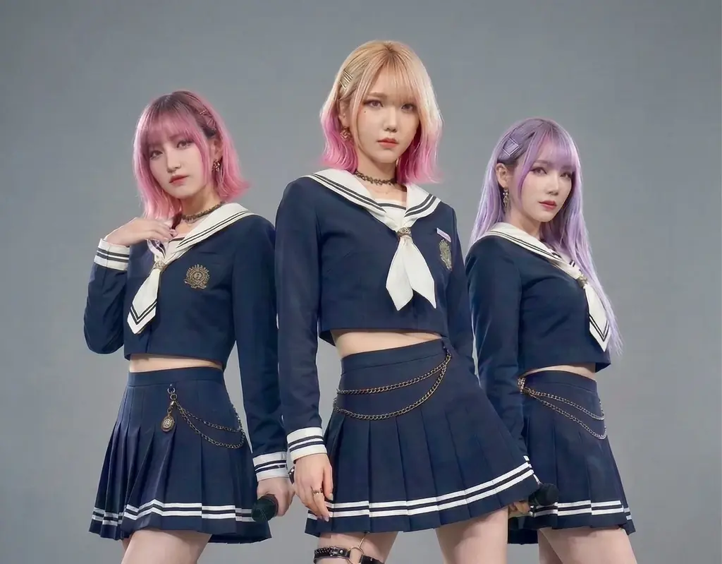SEKAI SEIFUKUデビュー