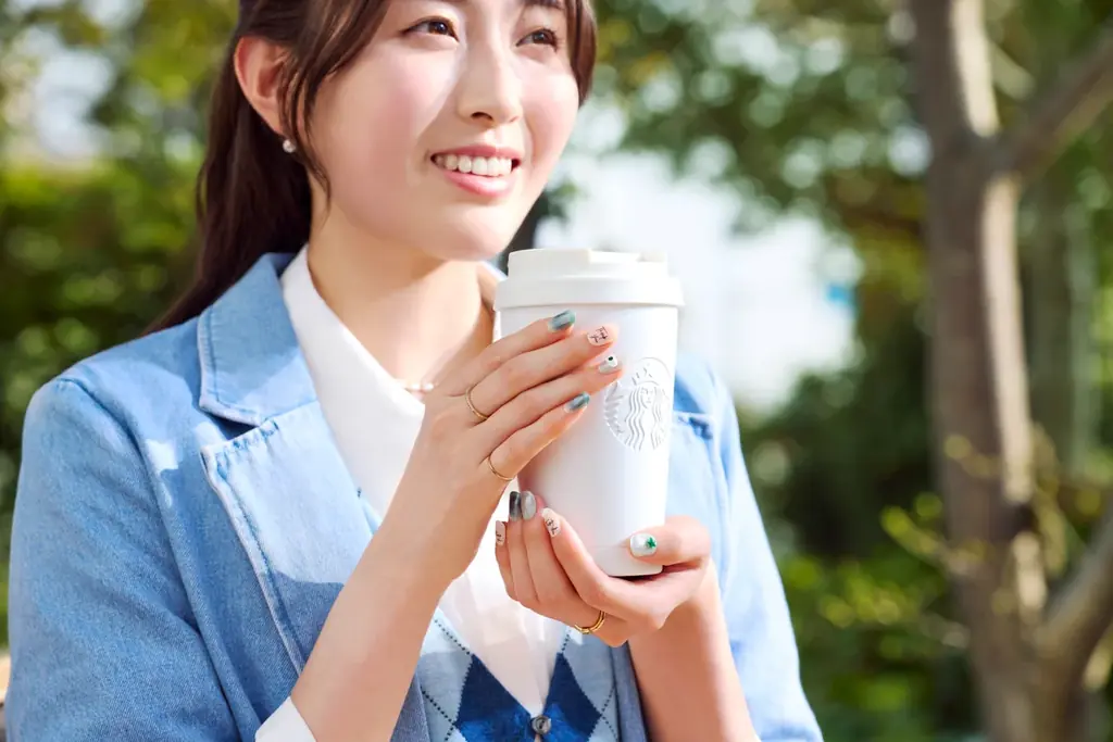 ごろっと果肉、つぶつぶ食感。イチゴの新作ビバレッジ2種が5月11日（月）より登場　同日、ネイルブランド「ohora」とのコラボレーションネイルもスターバックス公式オンラインストアにて発売 画像 8