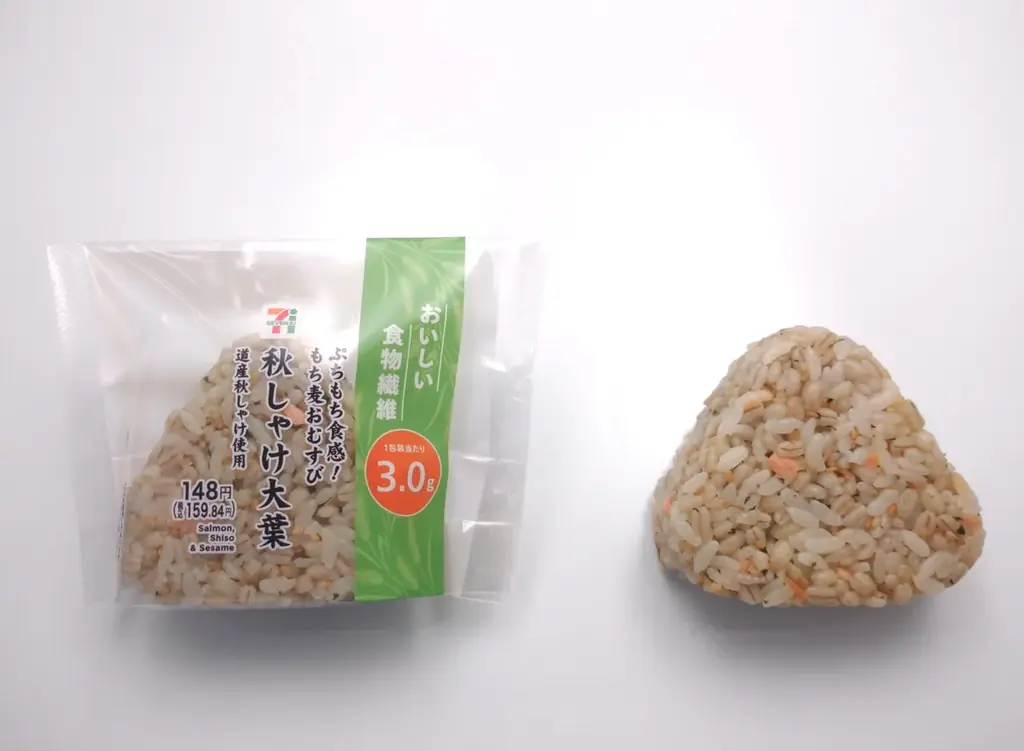 【北海道限定】“健康”へのニーズに対応した商品に新たなラインアップ「もち麦おむすび　道産しゃけ大葉」新発売！ 画像 2