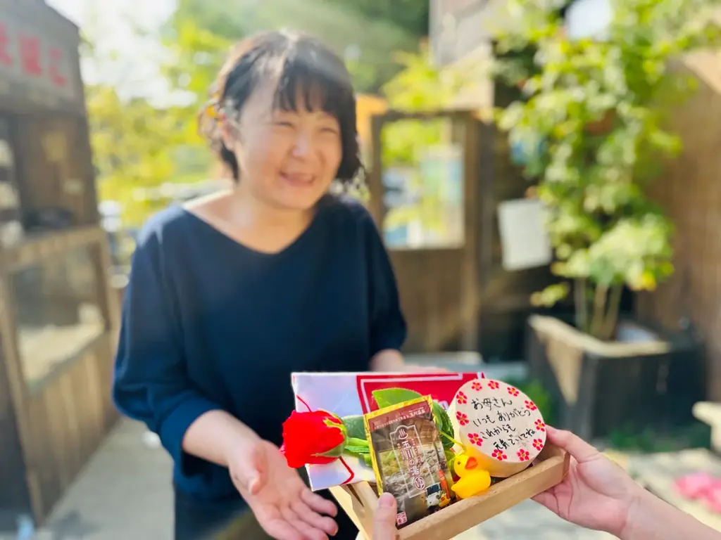 昭和レトロな温泉銭湯 玉川温泉が地元ヒノキを使用した「母の日ありがとう風呂」を開催。オリジナルのギフトセットも期間限定で販売します 画像 2