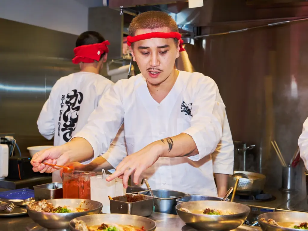 BreakingDown闘う料理人”こめお”が世界規模で勝負するための激辛蟹ラーメン屋「かにを」を浅草にグランドオープン！ 画像 2