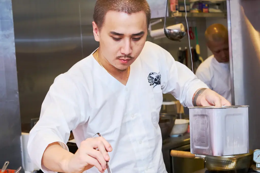 BreakingDown闘う料理人”こめお”が世界規模で勝負するための激辛蟹ラーメン屋「かにを」を浅草にグランドオープン！ 画像 4