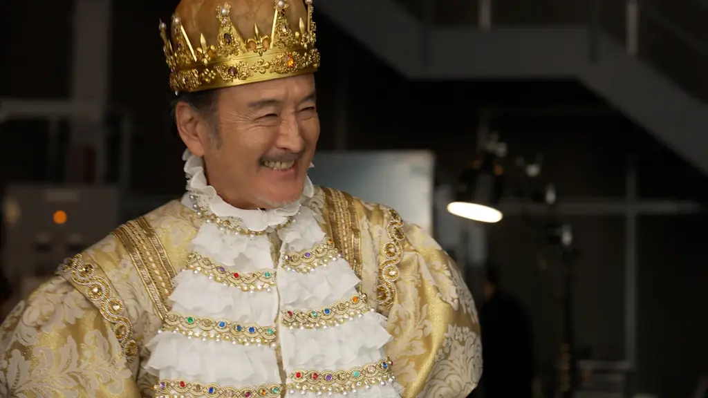 吉田鋼太郎王＆八木莉可子姫が眺める先で、シュークリームが大集（シュー）合！大人気シューVS新食感シューに「おいシュー！♡」と悶絶！新TVCM「絶品シュークリーム大集合」篇 5月12日（火）から放映開始 画像 6