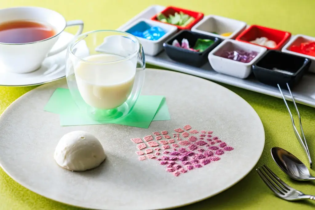 【箱根仙石原プリンスホテル】箱根の紫陽花を“見て、作って、食べて”楽しむ「夏の食べられるアート体験～クリスタル紫陽花の世界～」を開催 画像 3