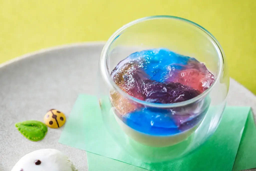 【箱根仙石原プリンスホテル】箱根の紫陽花を“見て、作って、食べて”楽しむ「夏の食べられるアート体験～クリスタル紫陽花の世界～」を開催 画像 4