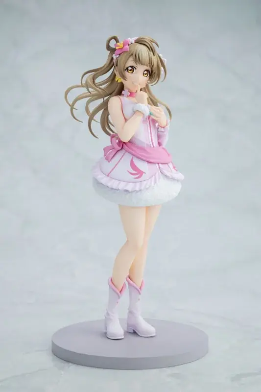 『ラブライブ！』シリーズ15周年を記念し、「高坂穂乃果」「南 ことり」「園田海未」が『僕たちはひとつの光』の衣装でフィギュア化。 画像 11