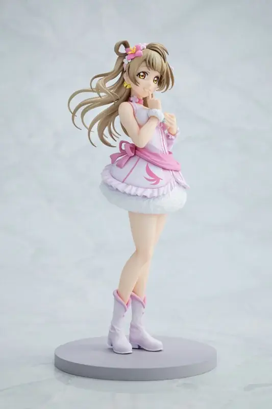 『ラブライブ！』シリーズ15周年を記念し、「高坂穂乃果」「南 ことり」「園田海未」が『僕たちはひとつの光』の衣装でフィギュア化。 画像 12