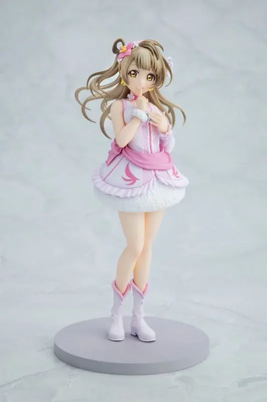 『ラブライブ！』シリーズ15周年を記念し、「高坂穂乃果」「南 ことり」「園田海未」が『僕たちはひとつの光』の衣装でフィギュア化。 画像 13