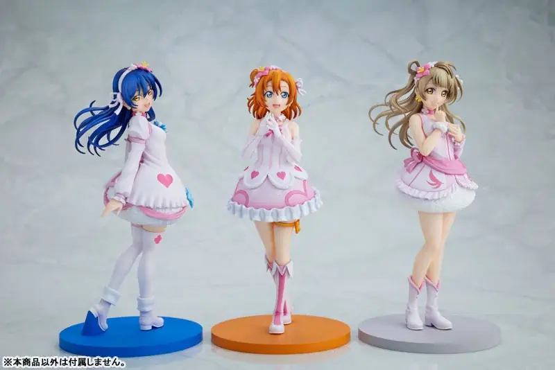 『ラブライブ！』シリーズ15周年を記念し、「高坂穂乃果」「南 ことり」「園田海未」が『僕たちはひとつの光』の衣装でフィギュア化。 画像 2