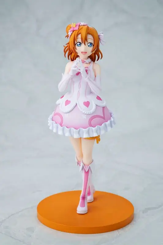 『ラブライブ！』シリーズ15周年を記念し、「高坂穂乃果」「南 ことり」「園田海未」が『僕たちはひとつの光』の衣装でフィギュア化。 画像 5