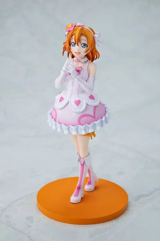 『ラブライブ！』シリーズ15周年を記念し、「高坂穂乃果」「南 ことり」「園田海未」が『僕たちはひとつの光』の衣装でフィギュア化。 画像 6