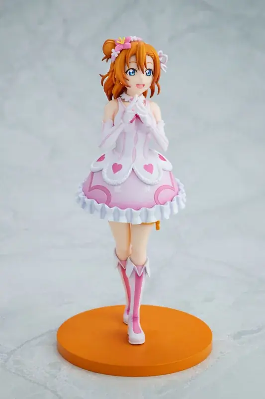 『ラブライブ！』シリーズ15周年を記念し、「高坂穂乃果」「南 ことり」「園田海未」が『僕たちはひとつの光』の衣装でフィギュア化。 画像 7