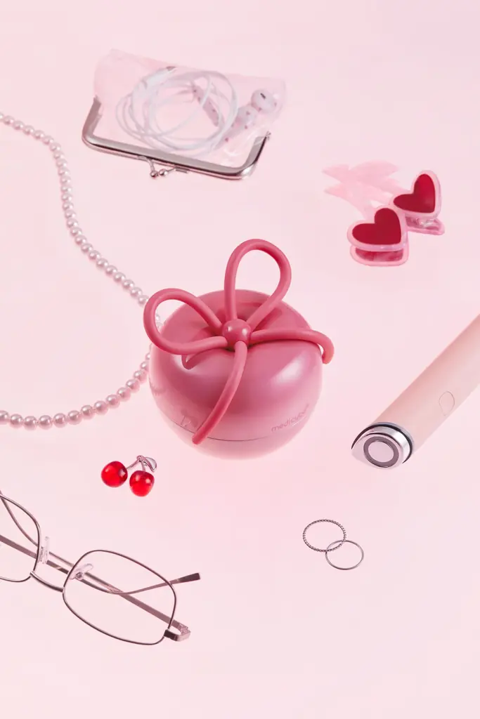 髪をとかすたび、つやめく“ガラスのような輝き”！medicube（メディキューブ）「リボンチェリー 美ツヤブラシ」新登場！ 画像 2