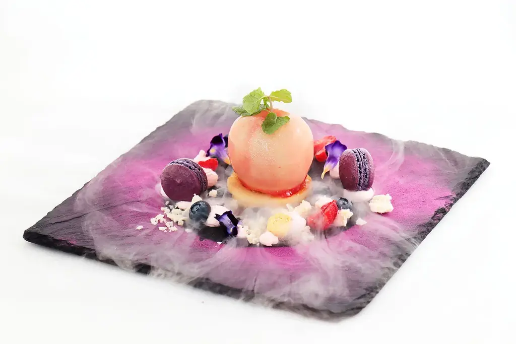 果実が主役の、美しい初夏のデセール。銀座三越のカフェ「ボンボヌール」新メニュースタート 画像 1