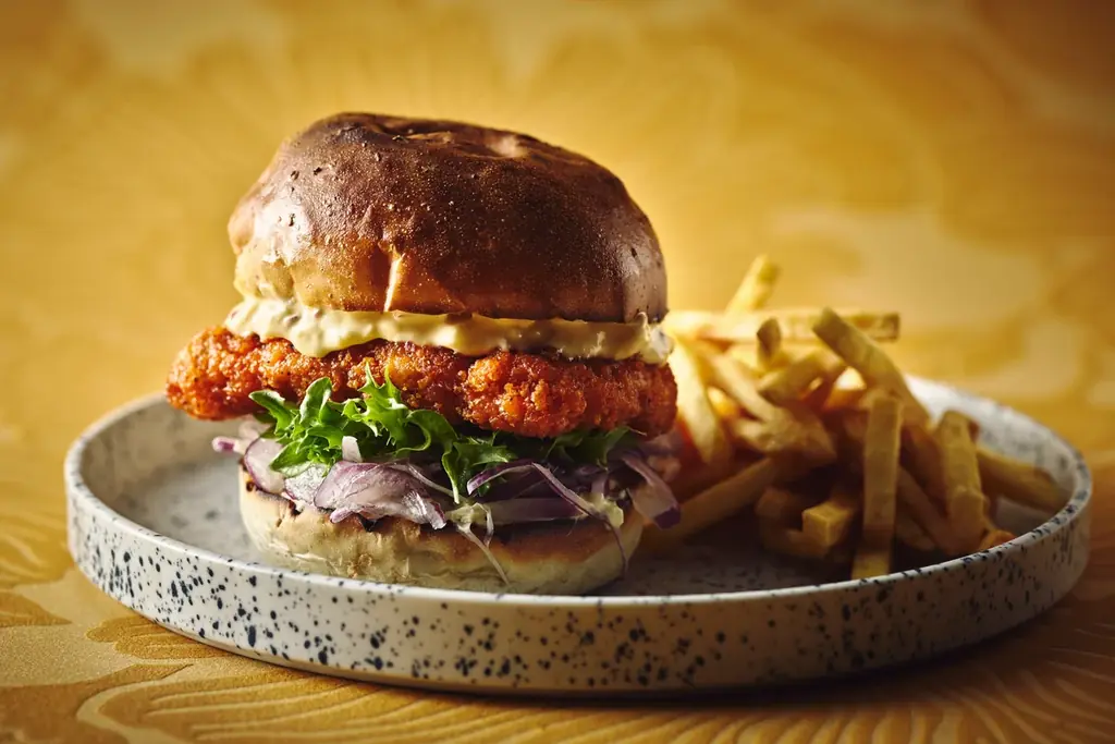 【ホテルインディゴ東京渋谷】こだわりを重ねた、3種のバーガーと1種のピザを4月15日(水)より提供開始。 画像 2