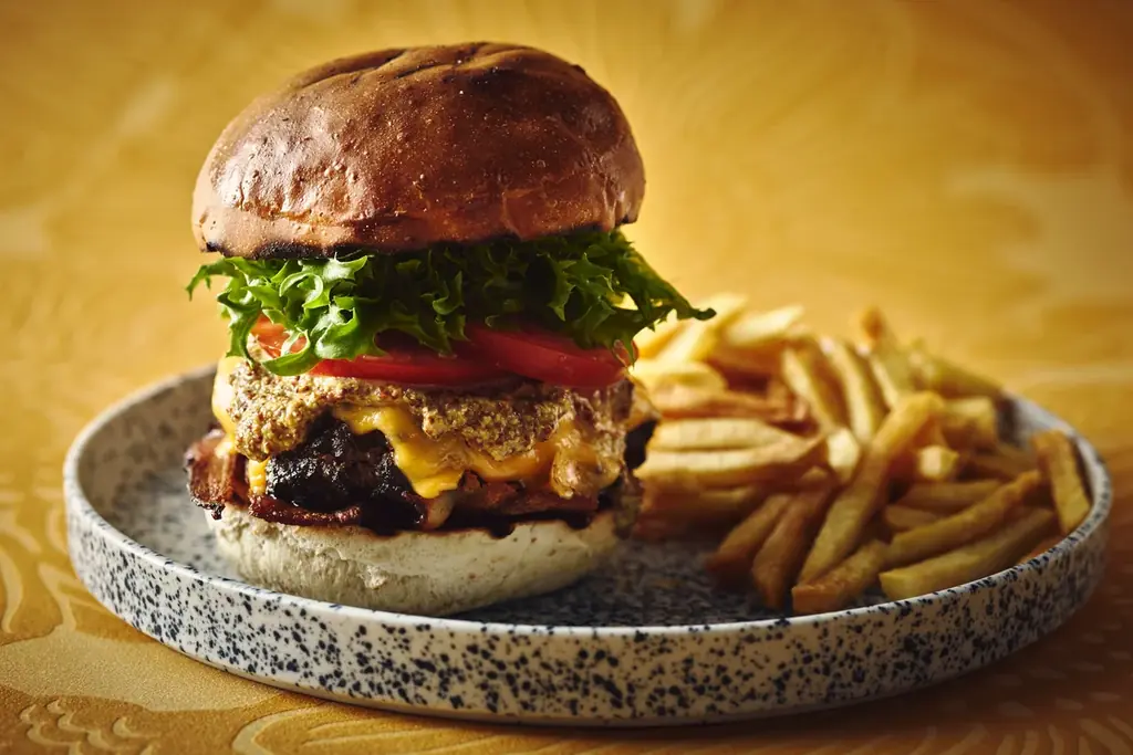 【ホテルインディゴ東京渋谷】こだわりを重ねた、3種のバーガーと1種のピザを4月15日(水)より提供開始。 画像 3