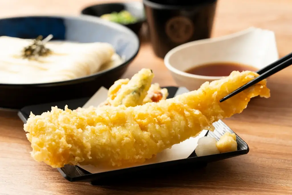 毎年大好評の“穴子”が今年も期間限定で登場！5/14（木）～迫力ある一本の『穴子天』を贅沢に使ったうどん・天重等をお楽しみください！ 画像 2