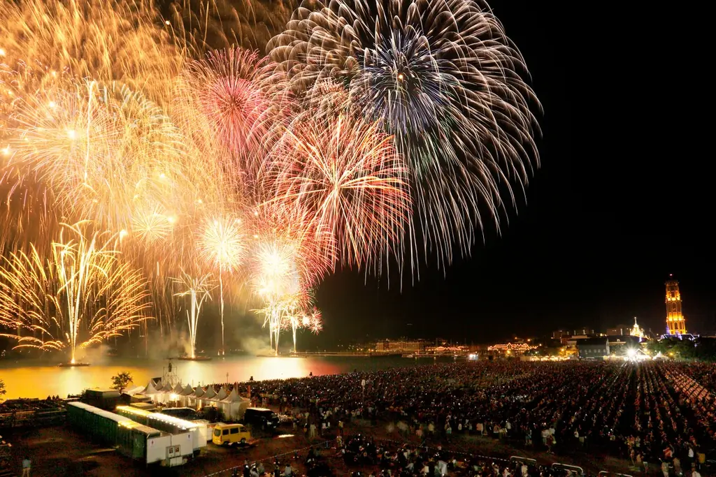 西日本最大級22,000発の大輪の花火が夜空を彩る「第13回 九州一 大花火まつり」2026年11月14日(土) 開催決定！　花火特別観覧席・宿泊プランは5月19日(火)12時から販売開始 画像 2