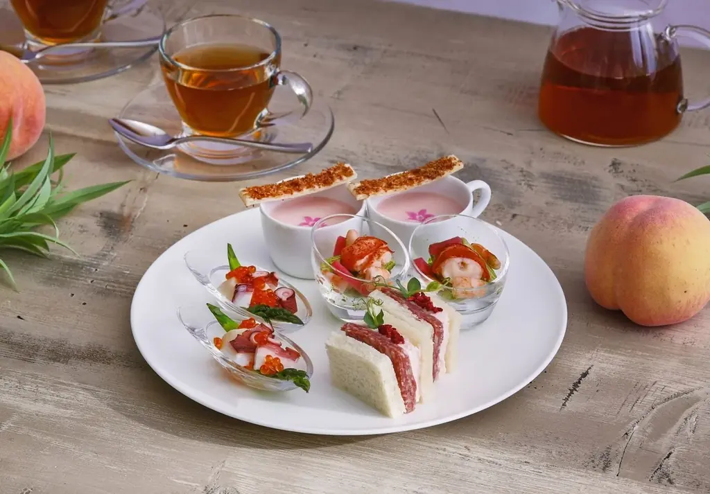 【東京マリオットホテル】山梨県「マルトウ農園」の桃が彩る、 夏限定アフタヌーンティー「Summer Peach Afternoon Tea」を発売 画像 4