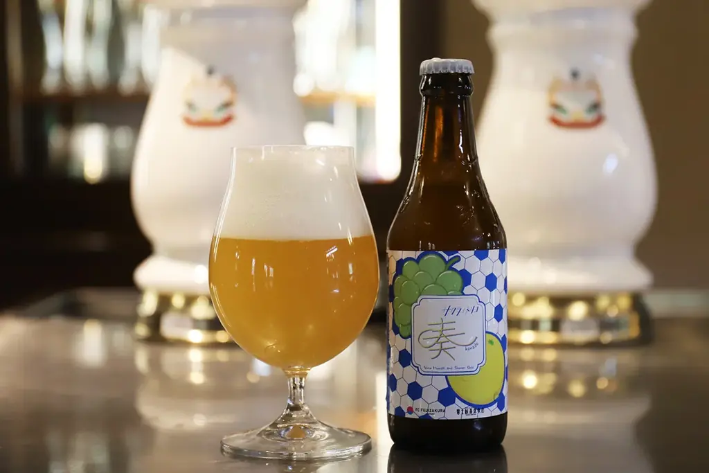 【富士桜高原麦酒】×【FCふじざくら山梨】コラボ限定ビール第3弾『サクラノトリコ奏（かなで）』5月15日（金）発売開始‼　シャインマスカットと湘南ゴールドを使った夏向けの爽やかなフルーツヴァイツェン！ 画像 11