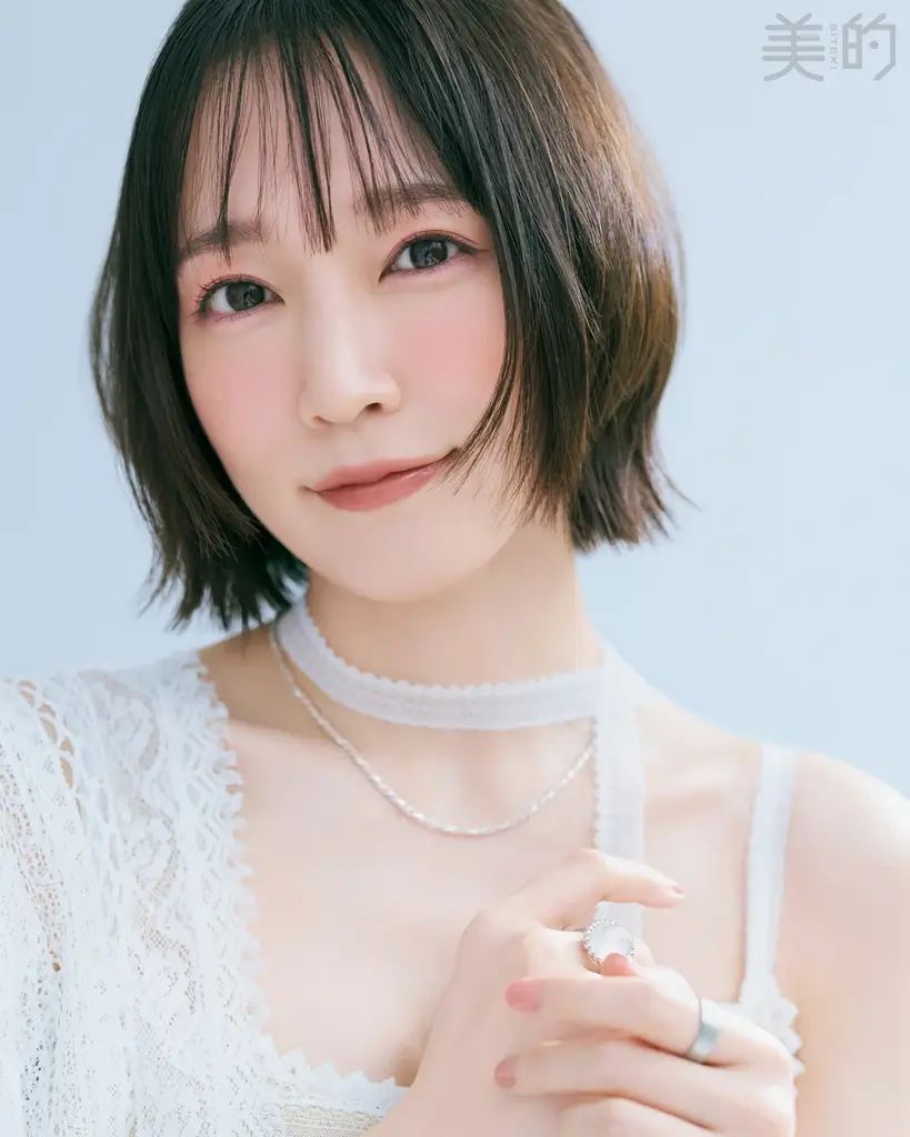 吉岡里帆　『美的』表紙で魅せるサマーヌーディなふたつの顔　理想の俳優像、美容ルール語るインタビューも 画像 4