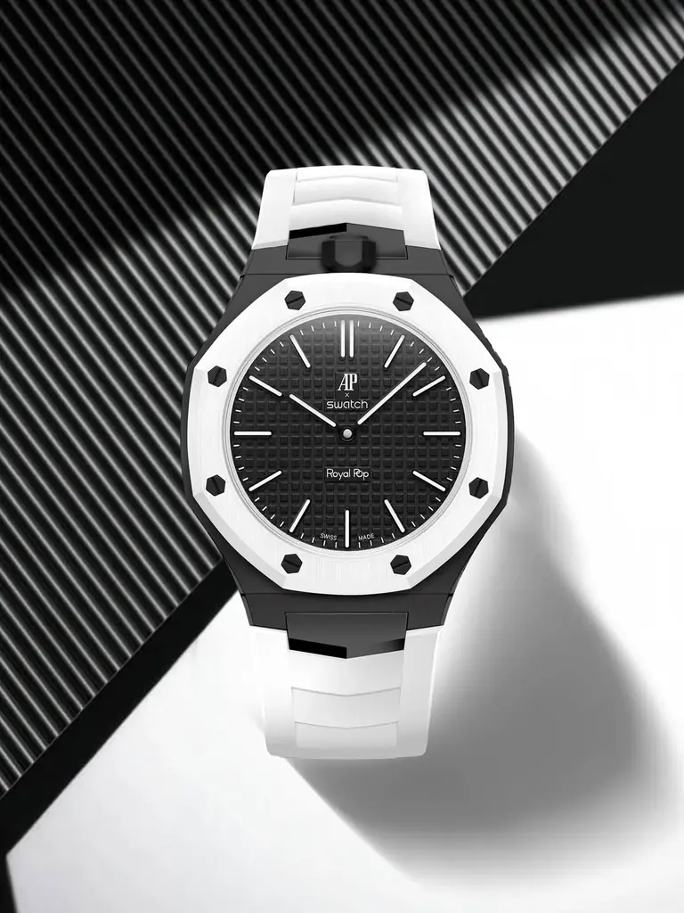 GOLDEN CONCEPTが、先日発表された「Audemars Piguet & Swatch」のコラボレーションモデル「Royal Pop」を腕時計に作り替える専用ケースを発売。 画像 4
