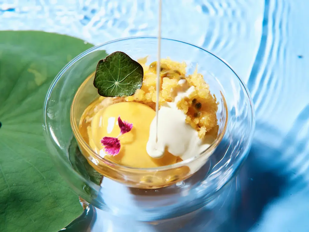 涼やかな口どけと多彩な食感を楽しむ！ライフスタイルホテル「THE LIVELY 大阪本町」にて、フレンチシェフが手掛ける、水信玄餅×グラニテの和洋ハイブリッドスイーツが6/1より登場 画像 4