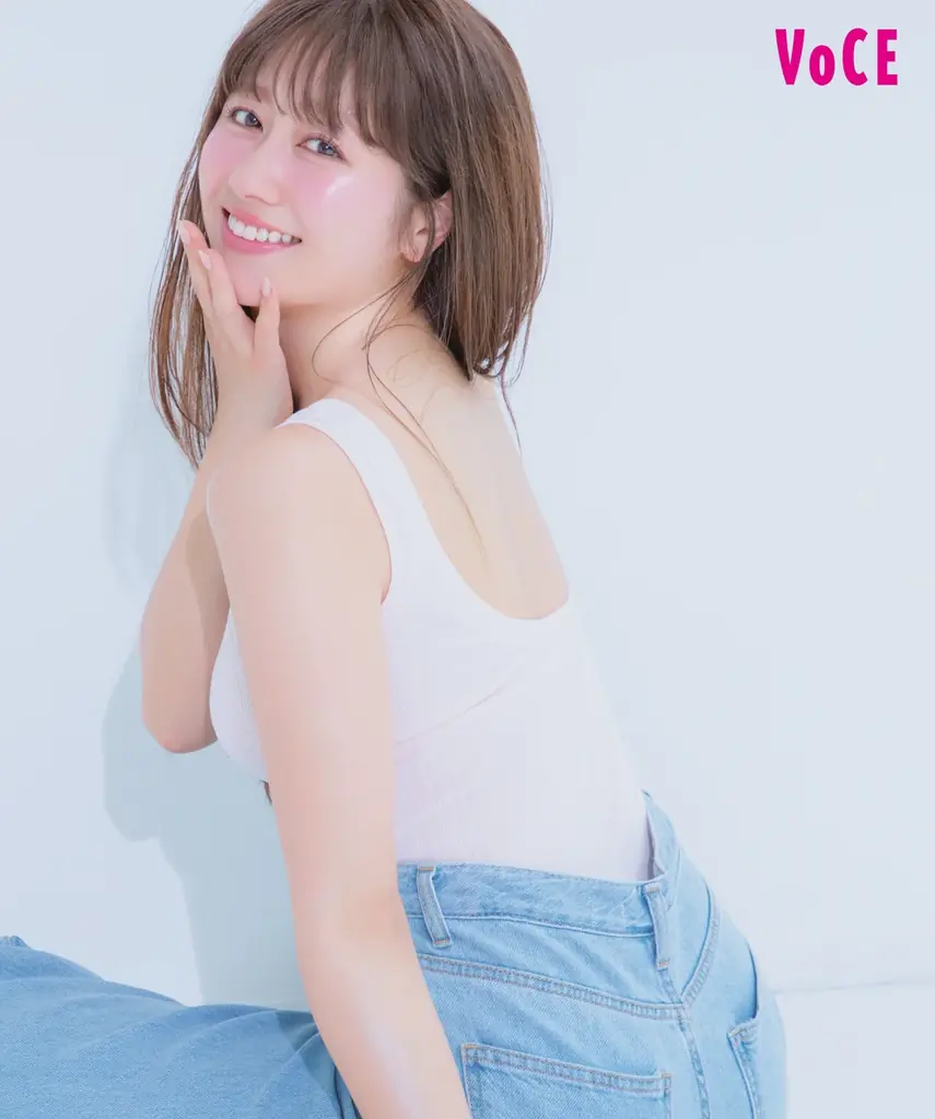 5月21日発売 VOCE7月号で佐々木彩夏が二の腕＆背中ケア特集