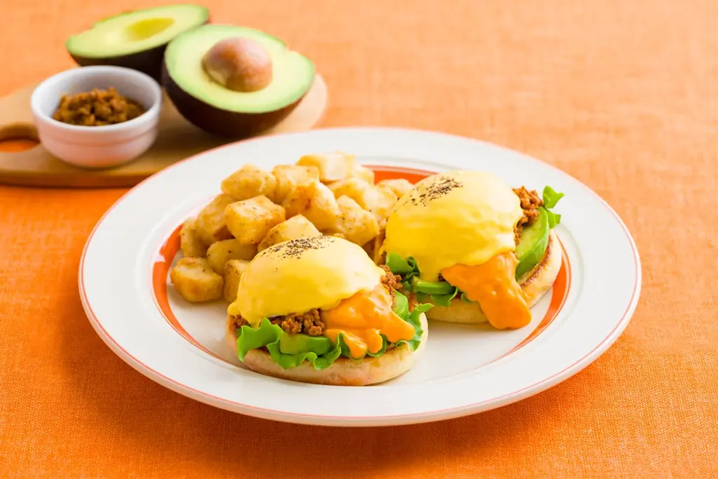 【Eggs ’n Things】メロンを味わい尽くす贅沢メニューが登場！「プレミアムメロンパンケーキ」「タコミートとアボカドのエグスンベネディクト」5月22日（金）～ 6月24日（水） 画像 3