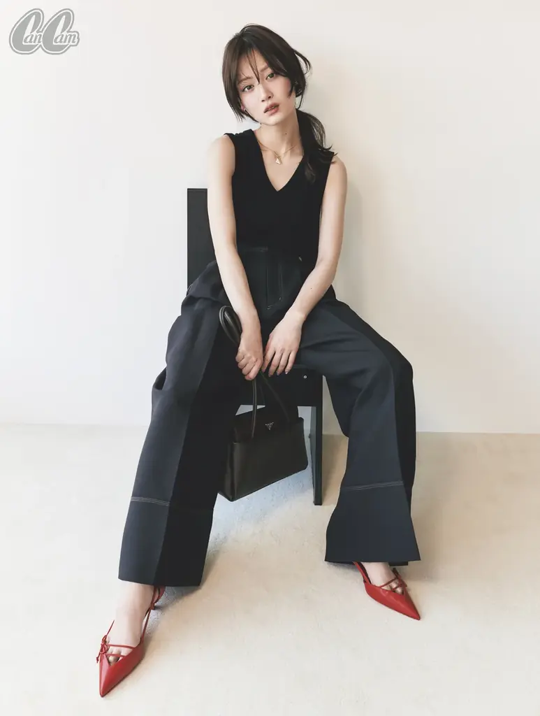 山下美月　赤キャミソールに純白デコルテがキラリ♡ 　『CanCam』できれいめお姉さんの夏服を大特集!! 画像 2