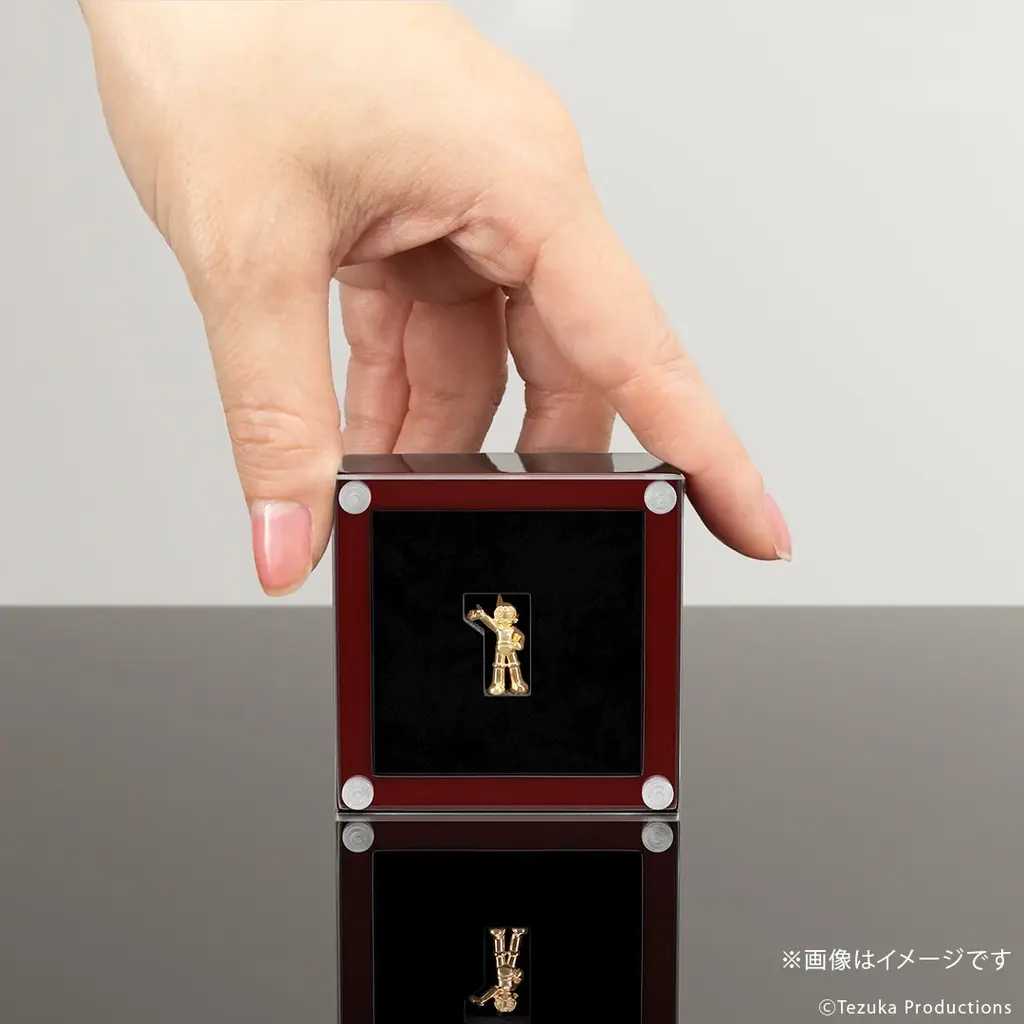 手塚治虫ワールド・ゴールドコレクション第一弾。『鉄腕アトム』18金製ミニフィギュア。ジュエリー職人が15mmで再現 画像 10