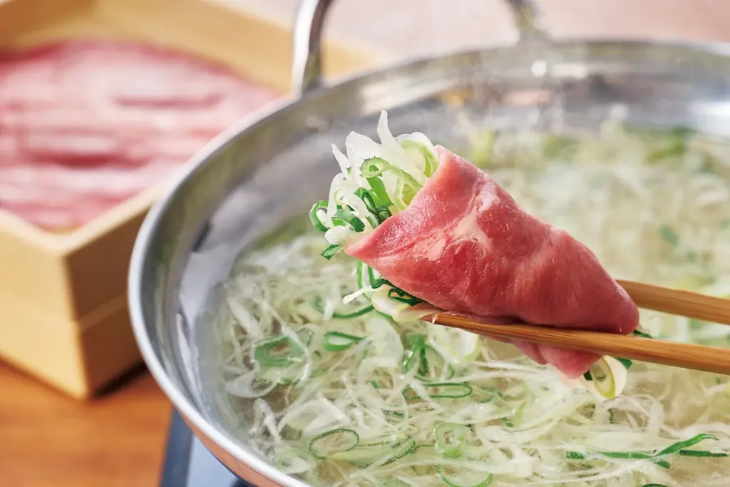 しゃぶしゃぶ温野菜から、“新化系”麻辣湯が登場！ 昨年好評の「旨辛 麻辣湯しゃぶ」が復活。トマト×バジルの「イタリアン麻辣湯」や「スパイシートマト麻辣湯」「ニラ醬麻辣湯」など、アレンジ無限大 画像 24
