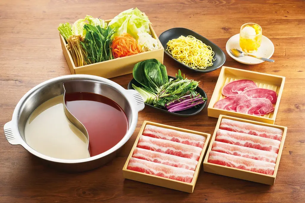 しゃぶしゃぶ温野菜から、“新化系”麻辣湯が登場！ 昨年好評の「旨辛 麻辣湯しゃぶ」が復活。トマト×バジルの「イタリアン麻辣湯」や「スパイシートマト麻辣湯」「ニラ醬麻辣湯」など、アレンジ無限大 画像 29