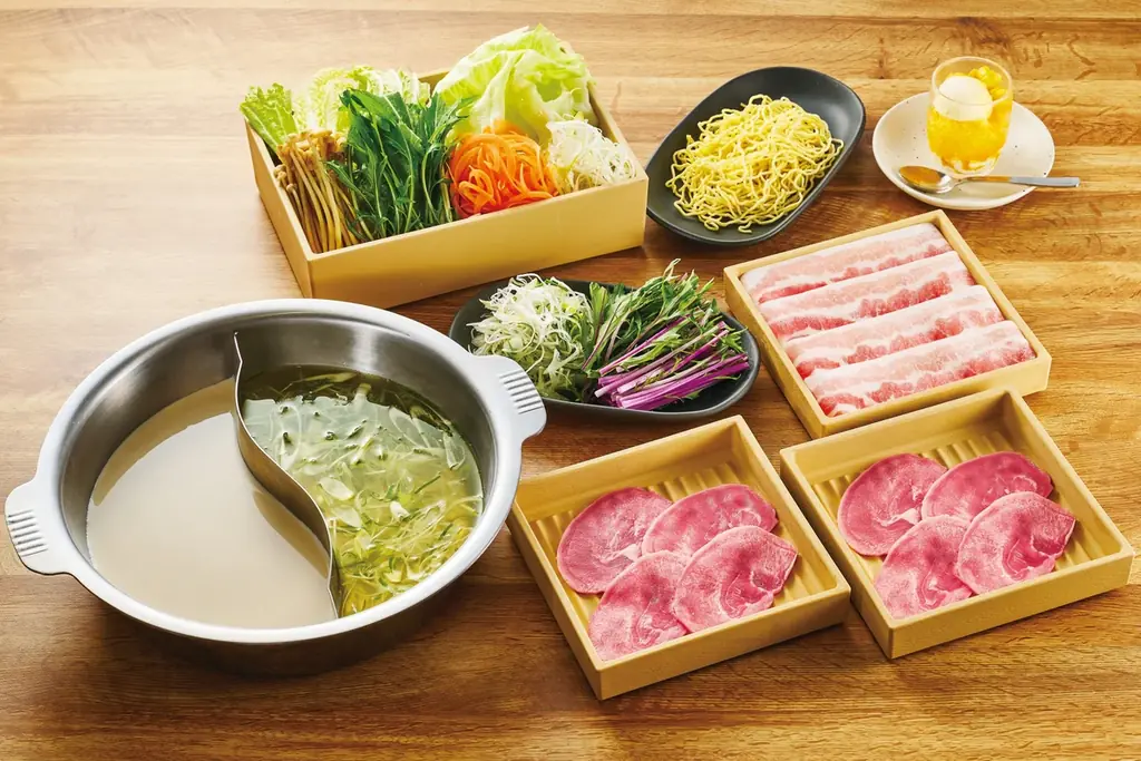 しゃぶしゃぶ温野菜から、“新化系”麻辣湯が登場！ 昨年好評の「旨辛 麻辣湯しゃぶ」が復活。トマト×バジルの「イタリアン麻辣湯」や「スパイシートマト麻辣湯」「ニラ醬麻辣湯」など、アレンジ無限大 画像 30