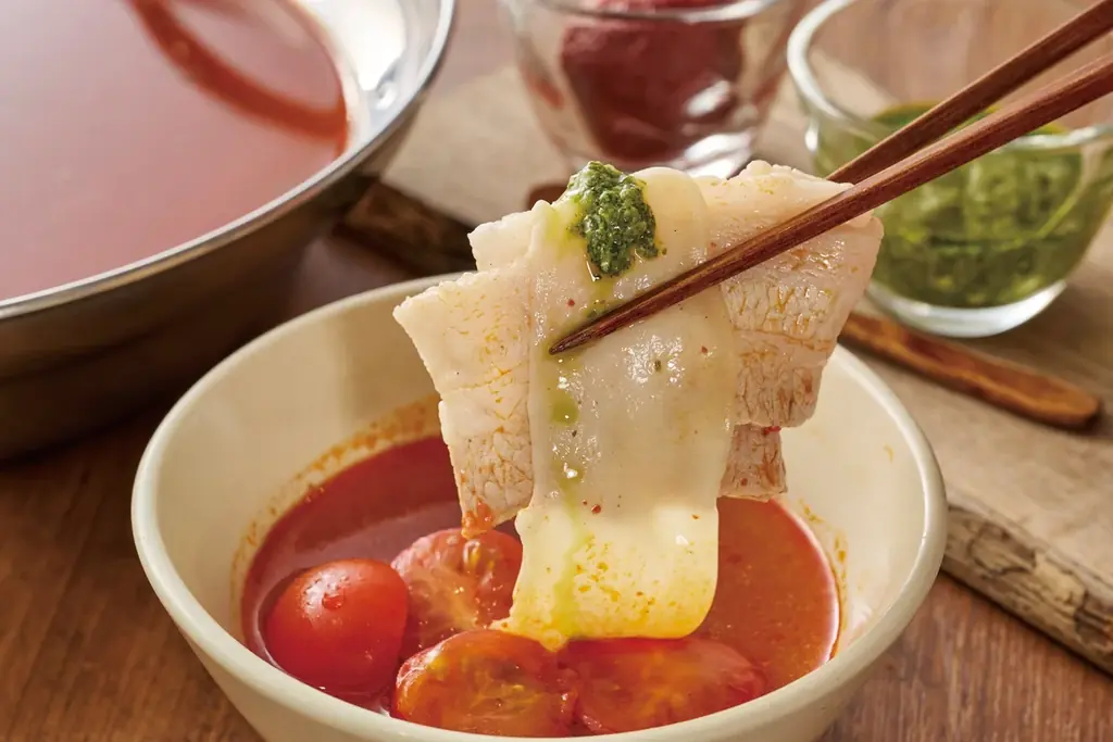 しゃぶしゃぶ温野菜から、“新化系”麻辣湯が登場！ 昨年好評の「旨辛 麻辣湯しゃぶ」が復活。トマト×バジルの「イタリアン麻辣湯」や「スパイシートマト麻辣湯」「ニラ醬麻辣湯」など、アレンジ無限大 画像 8