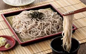 “ここでしか買えない惣菜”を拡充し、成長を加速　麺の全面刷新と健康・スイーツ領域の拡充で来店動機を創出 画像 18
