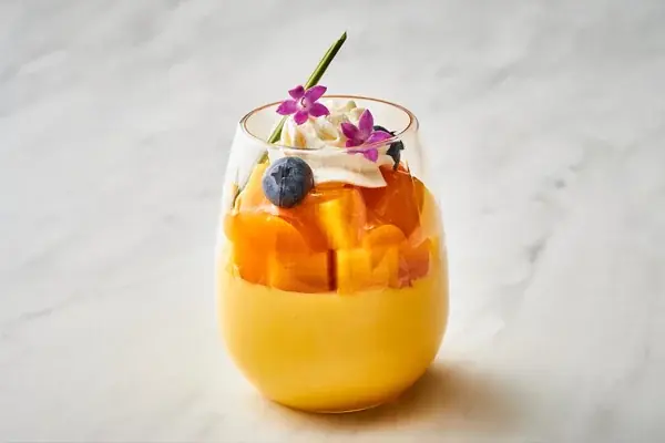 【ホテルメトロポリタン】愛らしい「Suicaのペンギン ケーキ」がテイスト変更！旬のフルーツを使ったご褒美スイーツも 画像 5
