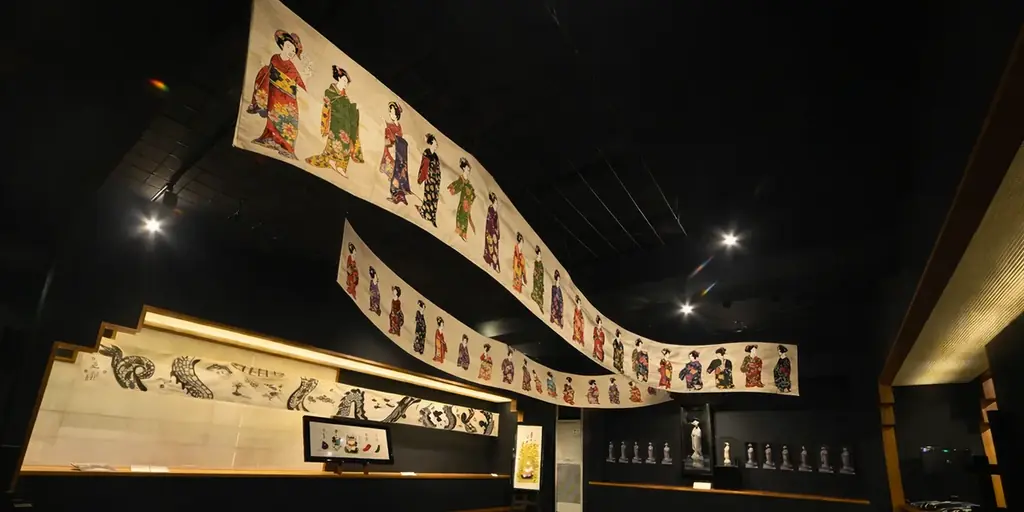 5/27開幕 永樂屋の長尺手ぬぐい『100人の舞妓』展