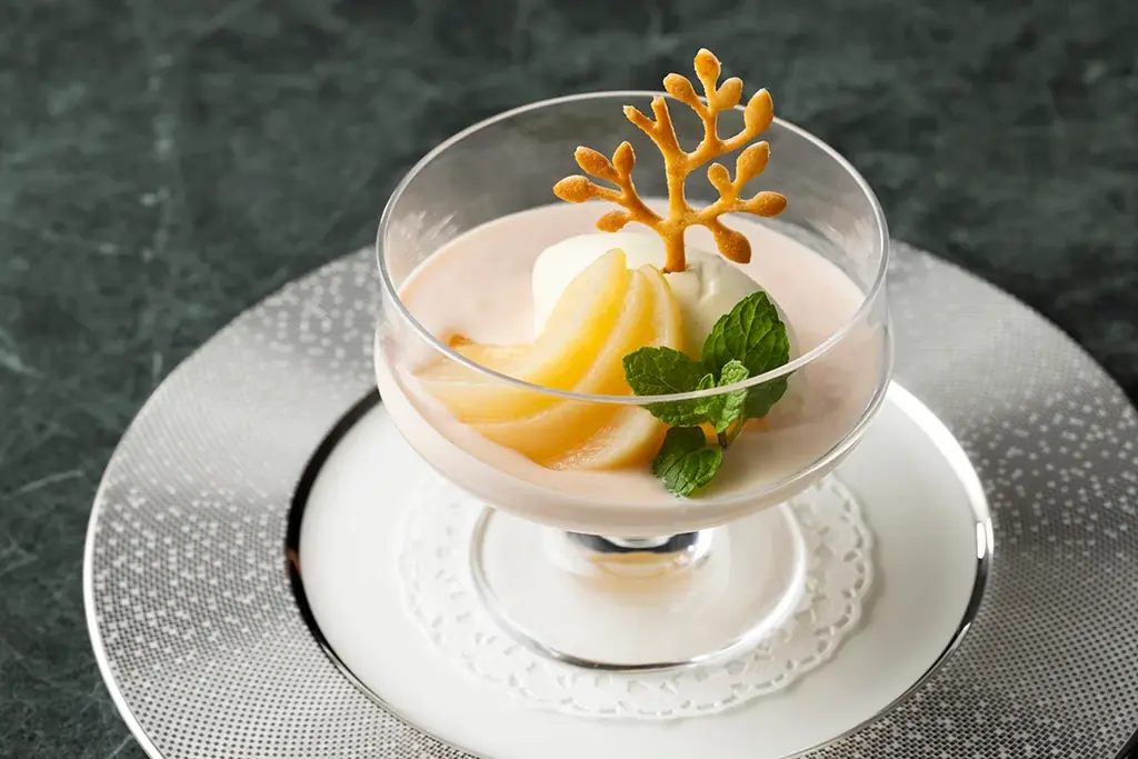 “桃づくし”の夏限定フェア！桃の淡いピンクが華やかな「ピーチアフタヌーンティー」をはじめ、桃スイーツやドリンクまで。東京ドームホテルで旬の桃を贅沢に使用した期間限定メニューをラインナップ 画像 6