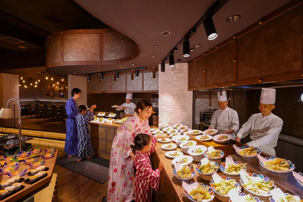 ＜大江戸温泉物語グループ＞お盆期間限定で夕食バイキングに高級食材の追加決定！いくらがいくらでもかけ放題！ご予約受付中 画像 3