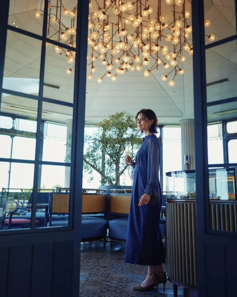 神戸に新名所が誕生！ラグジュアリーな絶景テラス空間とカフェ＆バーが融合した「ザ・ヴェランダ神戸」。森の中に浮かぶテラス、絶景のバーカウンター、泉をイメージした水盤、森の上のハンモックなど魅力満載です。 画像 17